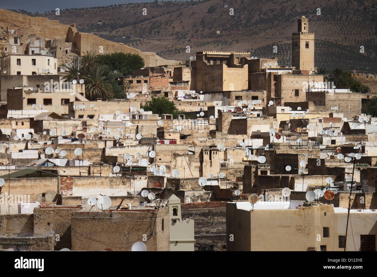 Il Marocco, Fes, Medina, case, parabolica satellitare Foto Stock