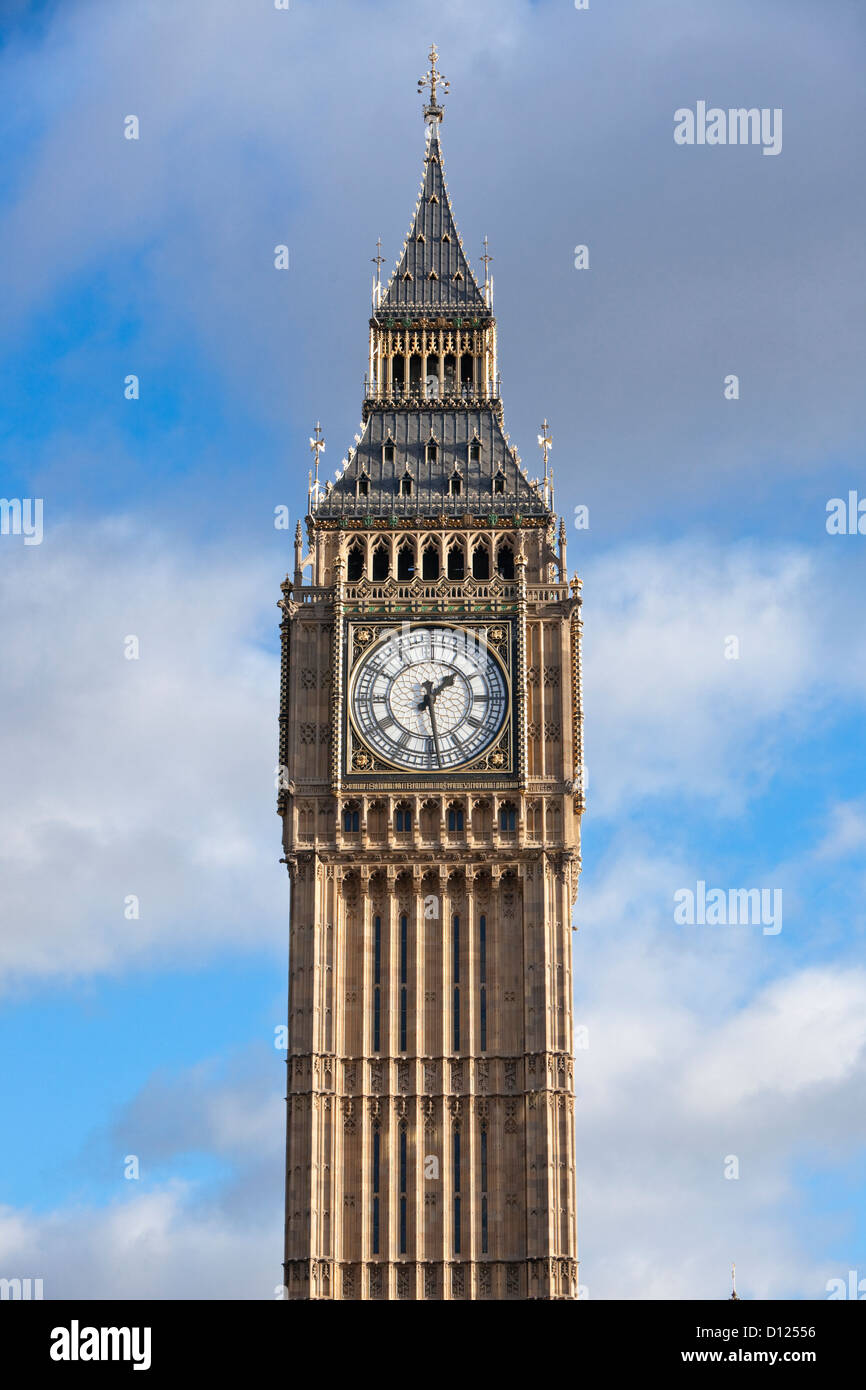 Elisabetta La Torre (aka Big Ben) all'estremità nord del Palazzo di Westminster a Londra, Inghilterra, Regno Unito. Foto Stock