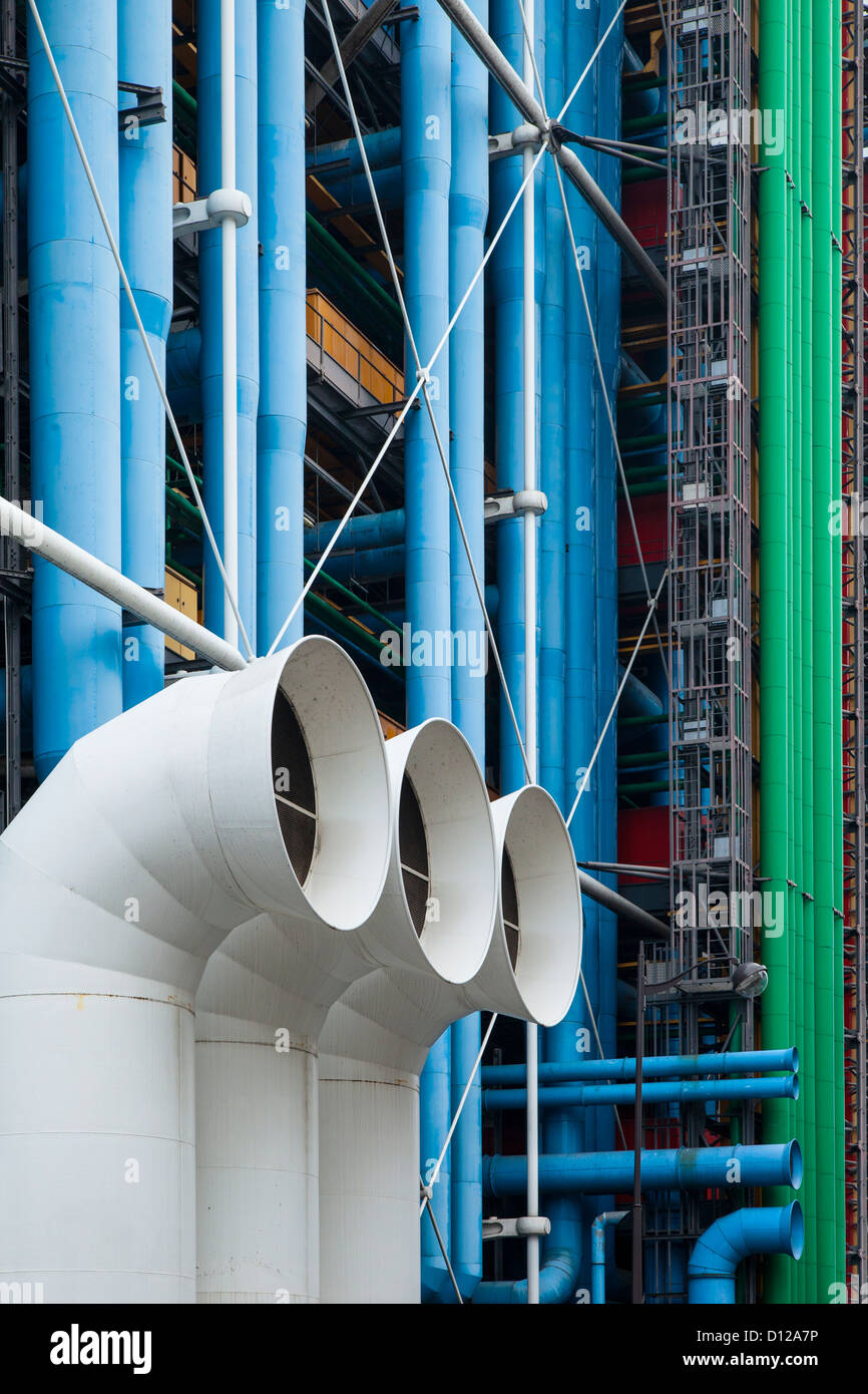 Esterno sistemi meccanici del Centro Georges Pompidou, o centro Beaubourg, Parigi Francia Foto Stock