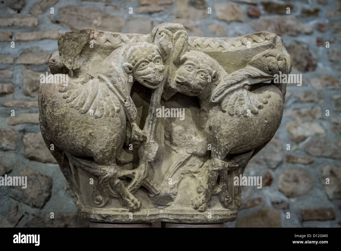 Capitello romanico, Museo del monastero di San Juan de la Pena in Aragona, Spagna Foto Stock