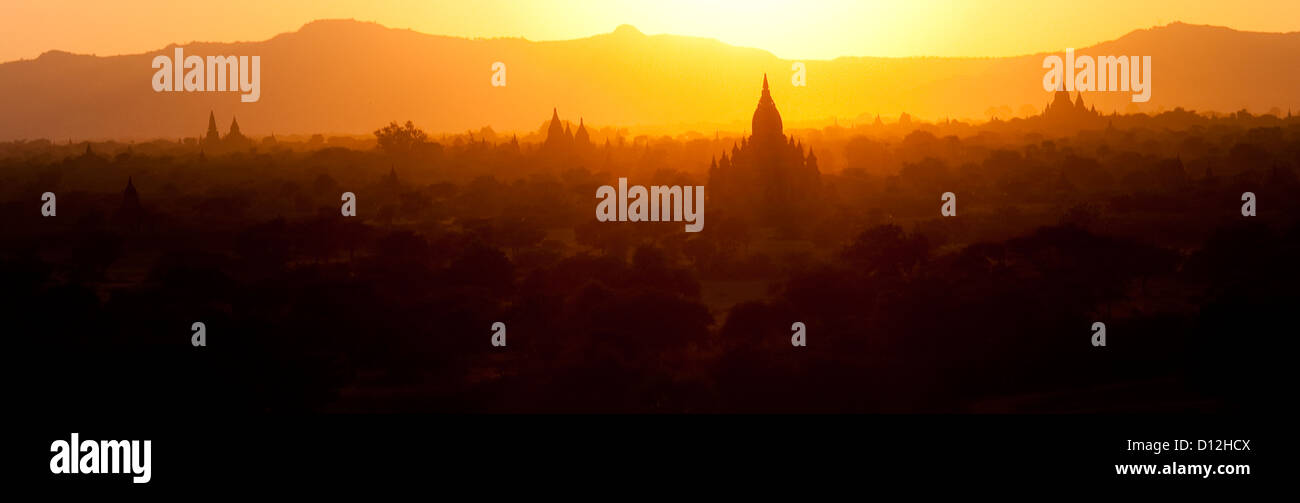 Templi di bagan al tramonto, Myanmar (Birmania) Foto Stock