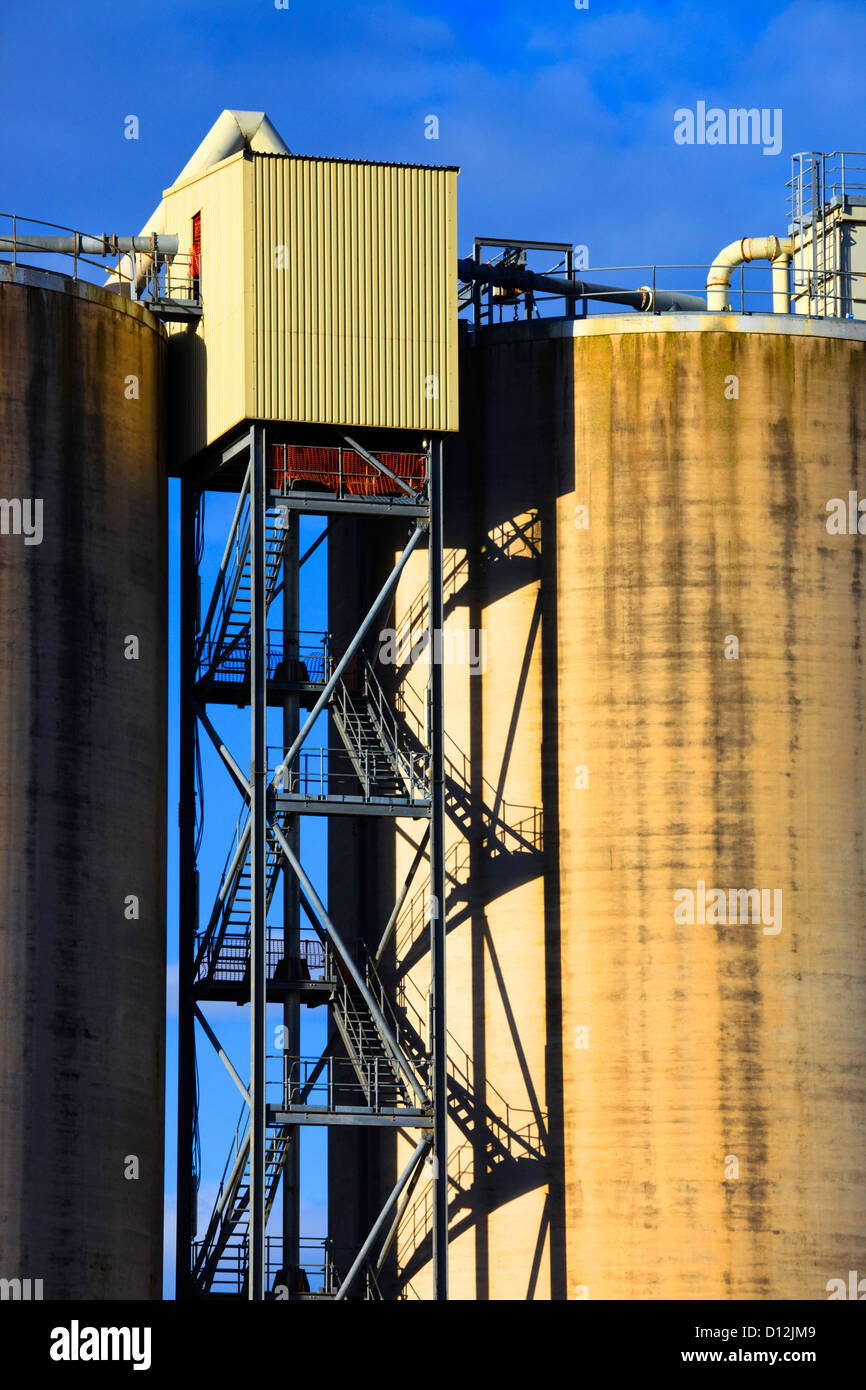 Industrial silos di stoccaggio, Glasgow Foto Stock