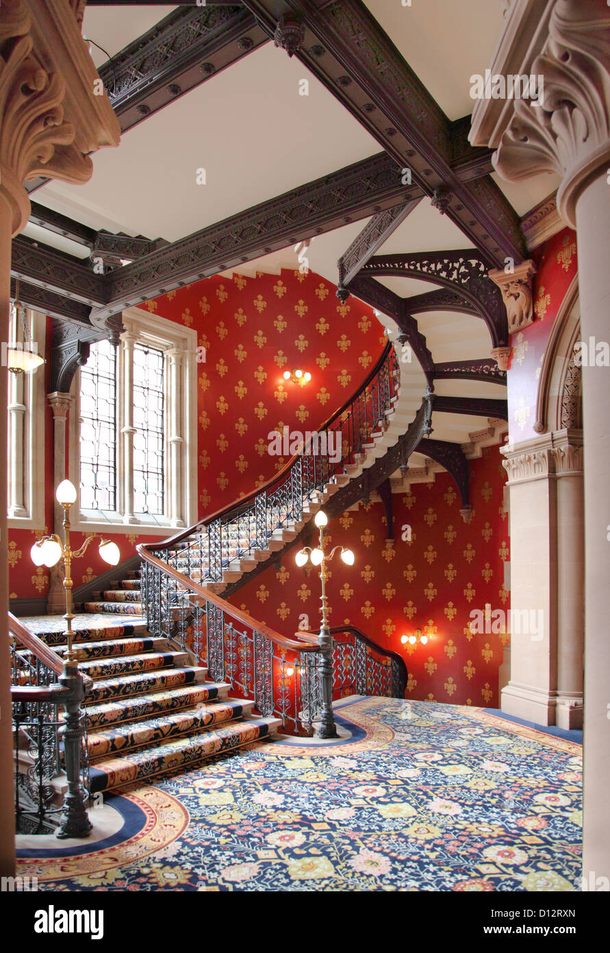 Interno del rinnovato recentemente St Pancras Renaissance Hotel, Londra, Regno Unito, dotato di grande scala. Foto Stock