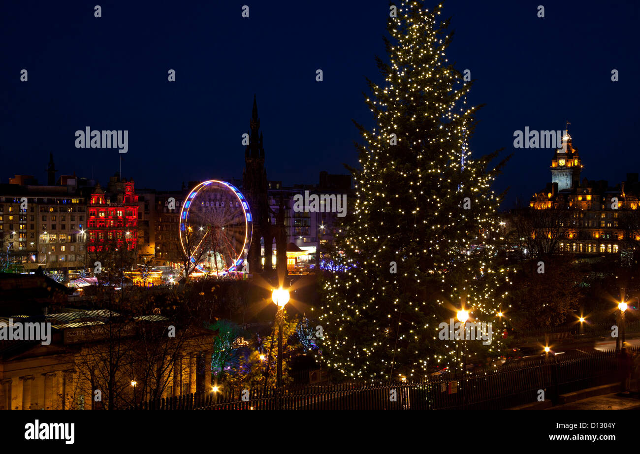 Edinburgh albero di Natale city centre, Scotland, Regno Unito, Europa Foto Stock