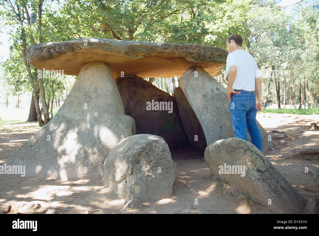Axitos dolmen. Dunas de Corrubedo Riserva Naturale, La Coruña provincia, Galizia, Spagna. Foto Stock