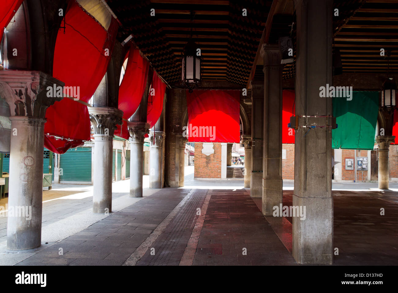 Svuotare il mercato coperto di Venezia, Italia Foto Stock