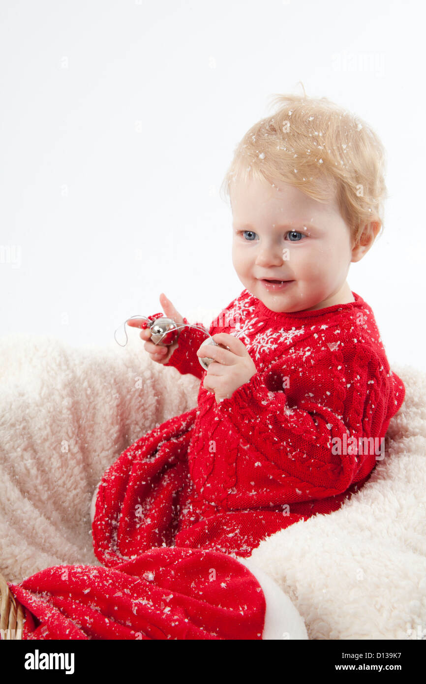 Natale bambino con Sleigh Bells Foto Stock