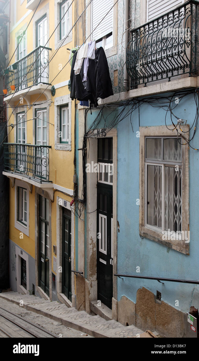 Lisbona backstreet, percorso di Elevador da Bica Foto Stock