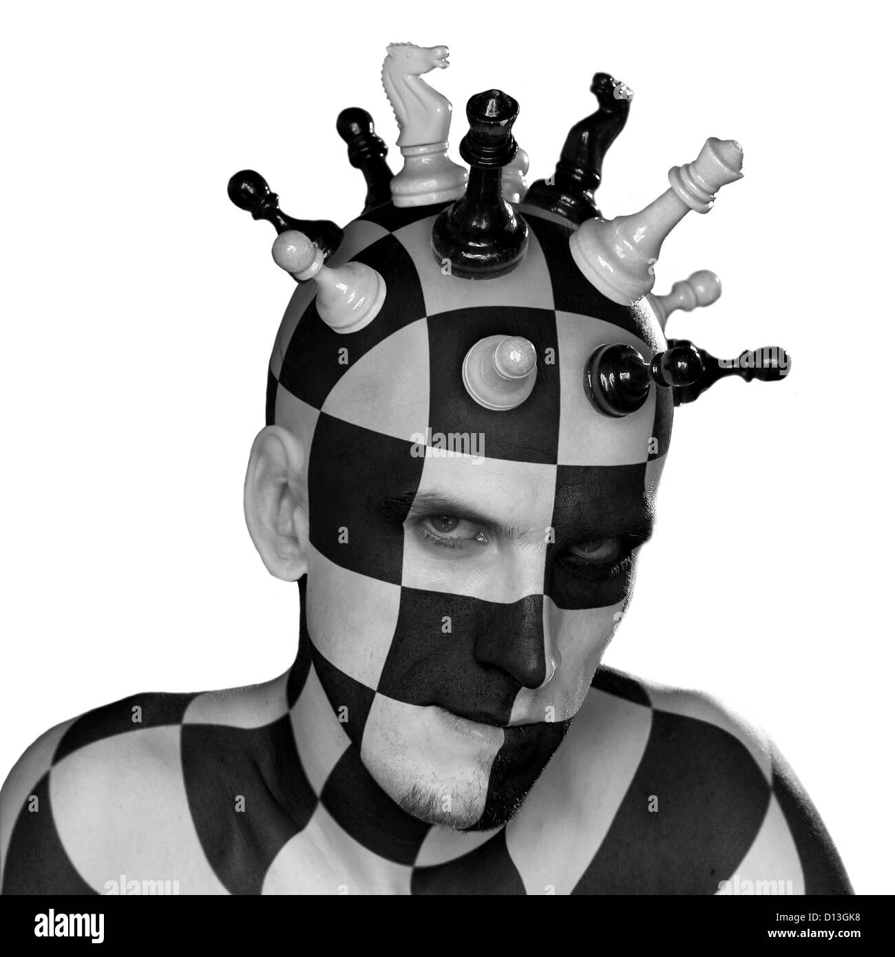 Giovane maschio con scacchi re una testa con un tracciato di ritaglio Foto Stock