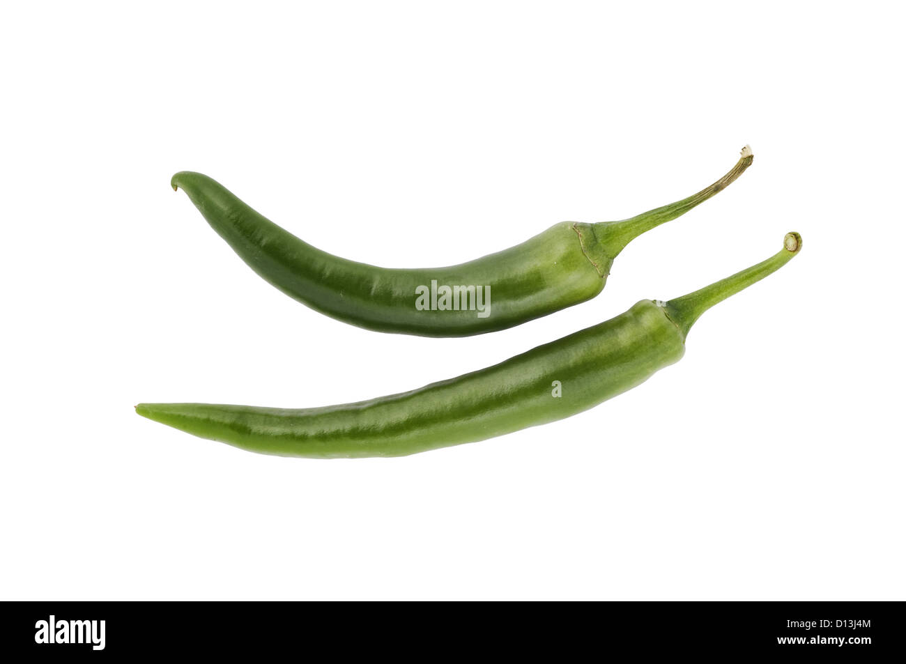 Green Hot Chili Peppers su bianco con tracciato di ritaglio Foto Stock