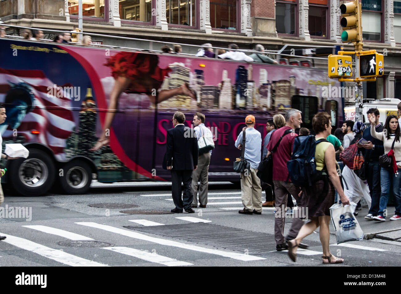 Scena di strada Broadway Prince Street, Soho, New York Foto Stock