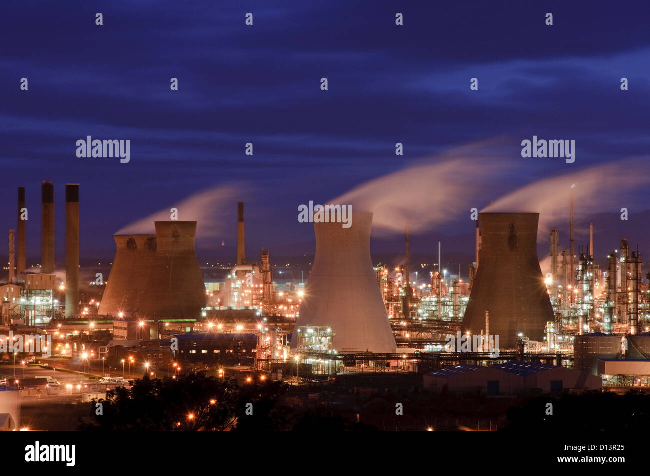 Grangemouth raffineria complessa di notte Foto Stock