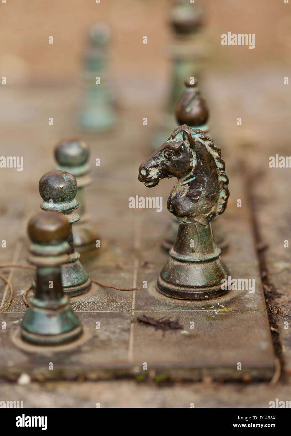 Outdoor bronzo pezzi di scacchi Foto Stock
