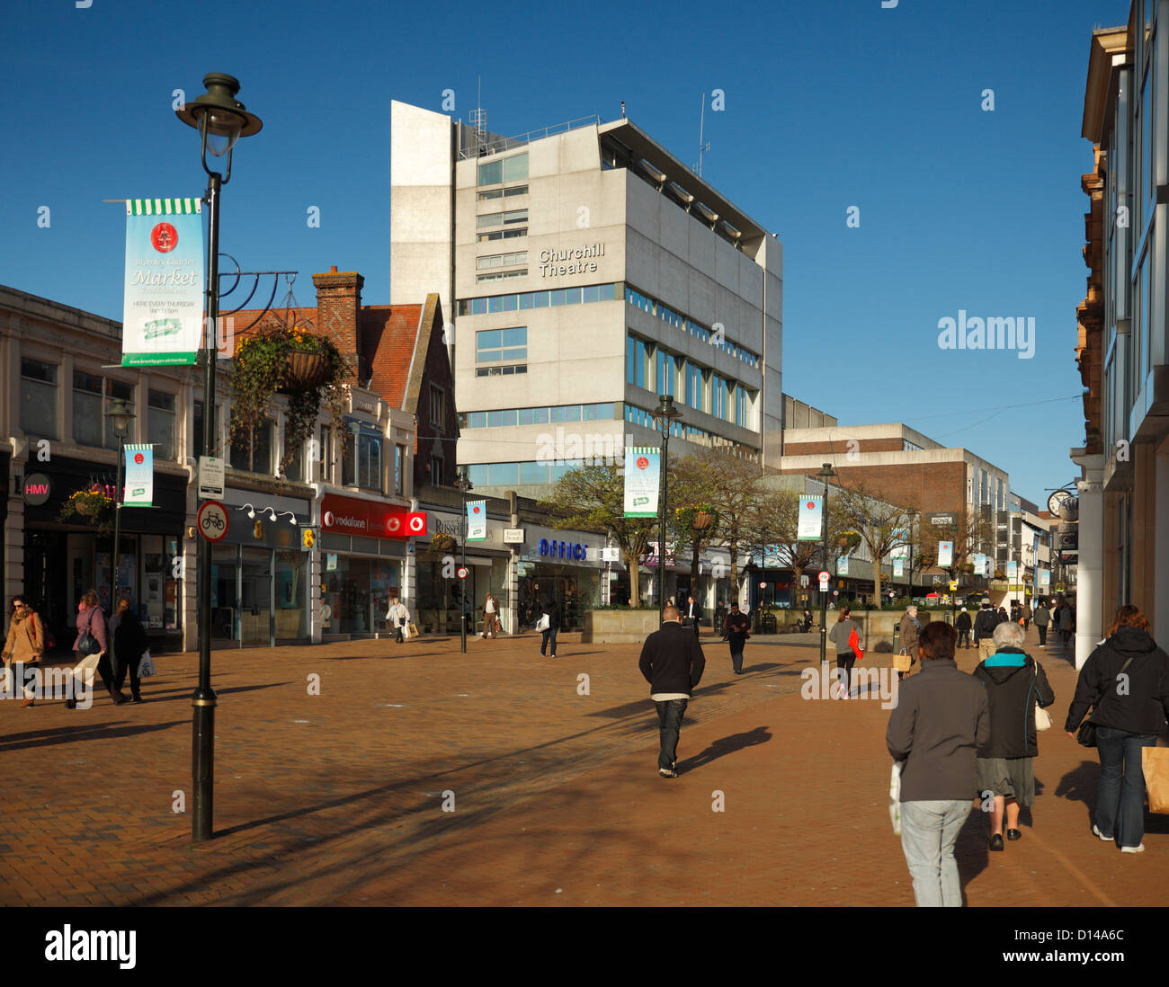 Bromley High street e Churchill Teatro. Foto Stock