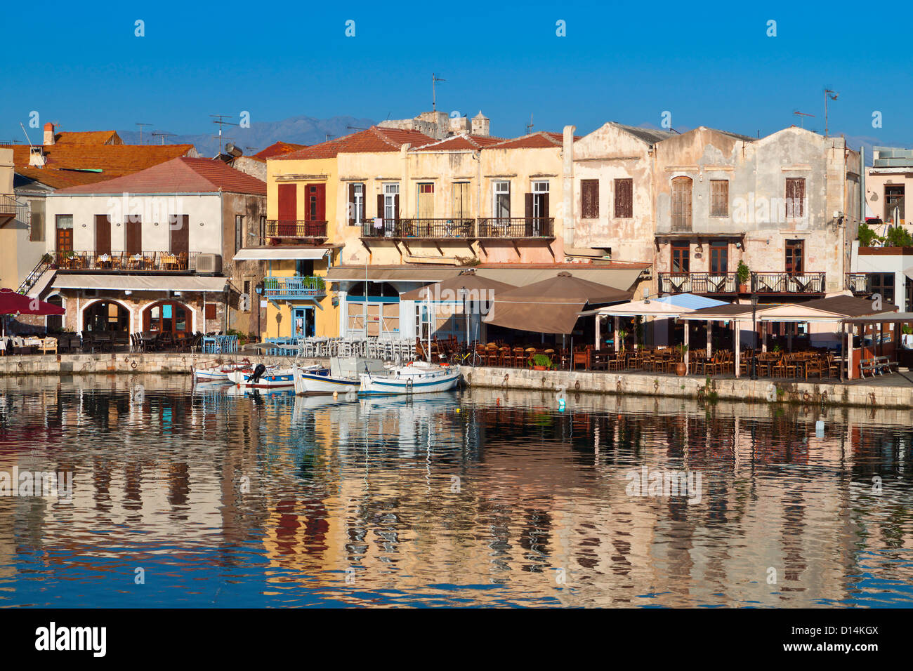 La città di Rethymno e il vecchio porto veneziano a Creta in Grecia Foto Stock