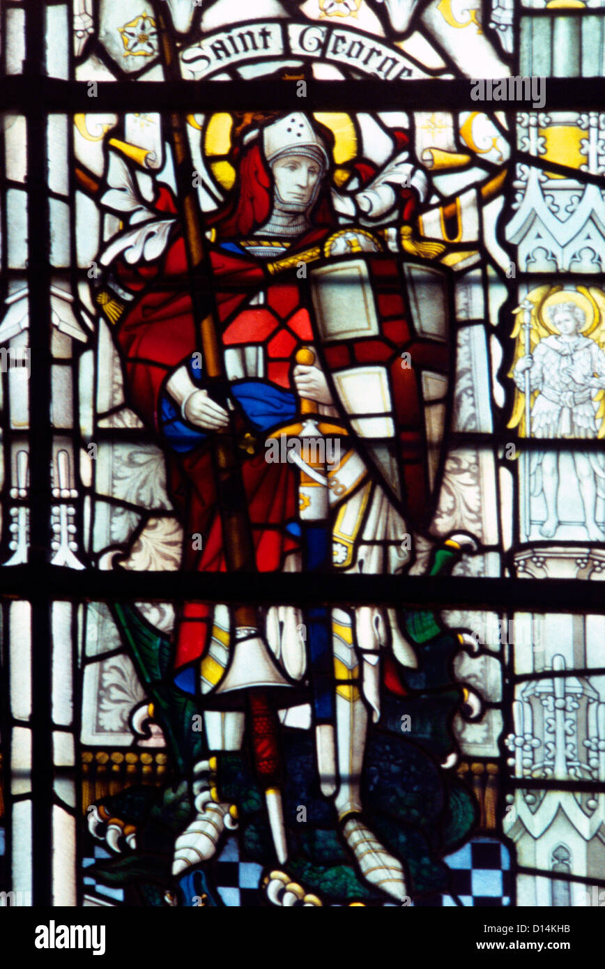 Salisbury Wiltshire, Inghilterra Cattedrale di Salisbury San Giorgio e il Drago Vetrata Foto Stock