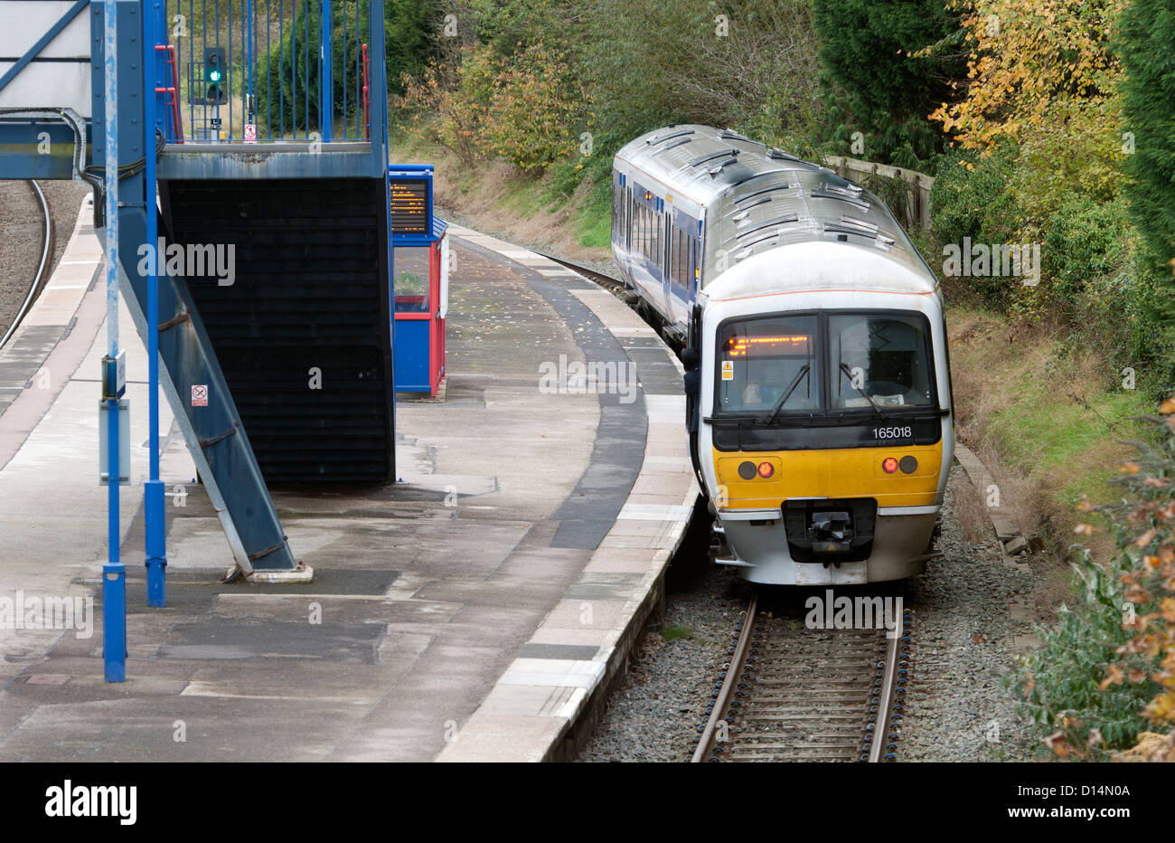 Chiltern Railways treno alla stazione Hatton, Warwickshire, Regno Unito Foto Stock