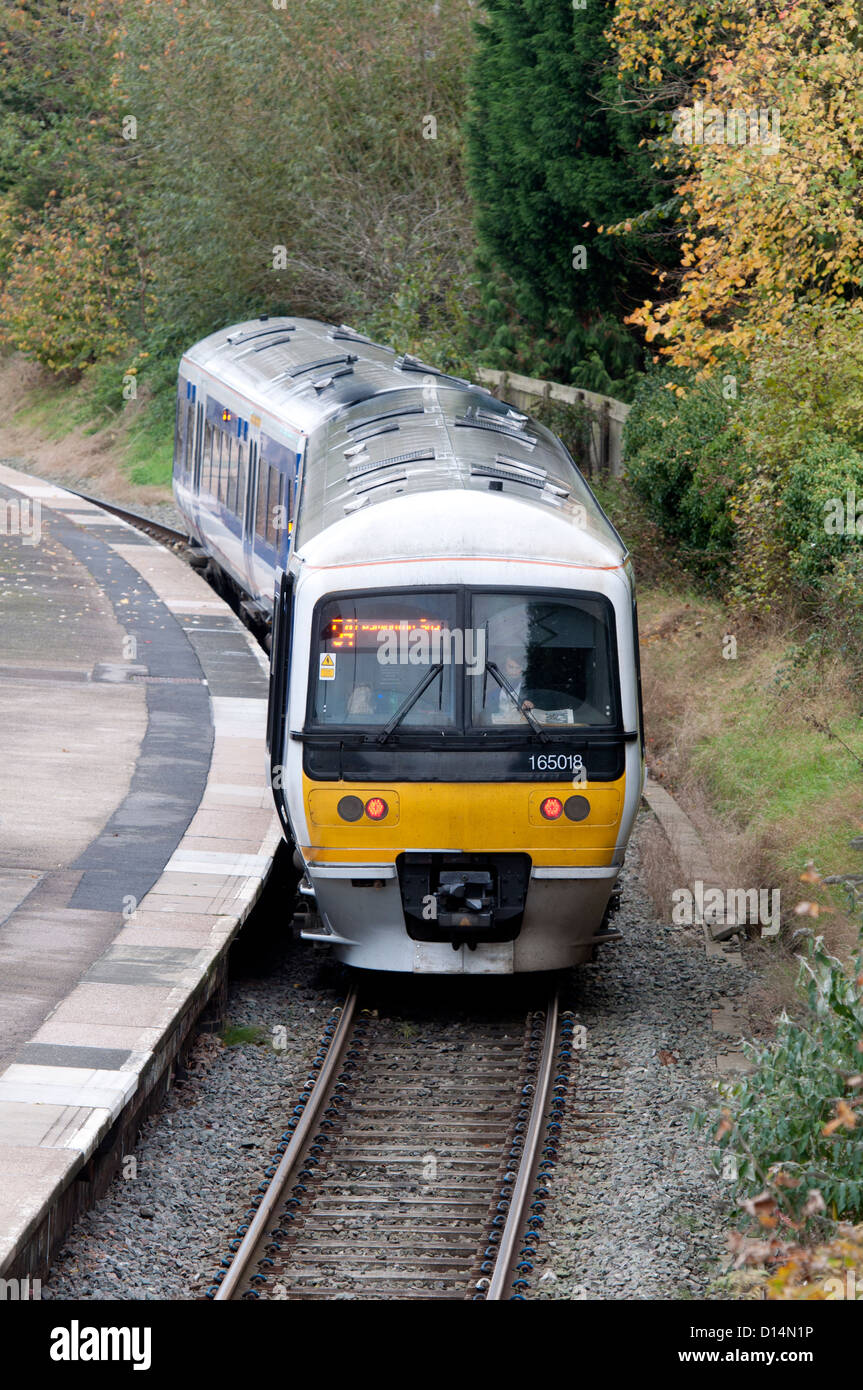 Chiltern Railways treno alla stazione Hatton, Warwickshire, Regno Unito Foto Stock