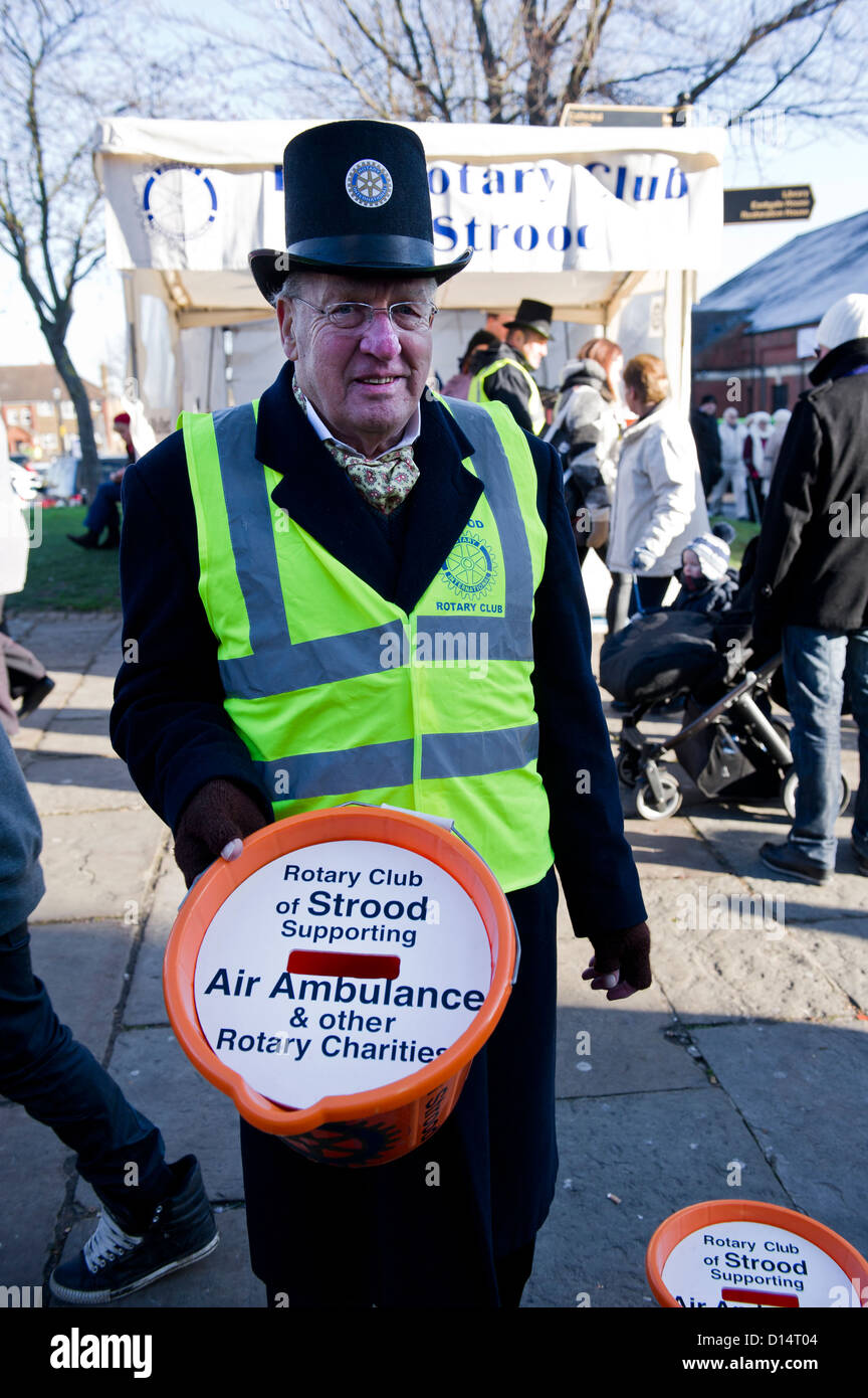 Socio del Rotary Club di Strood per raccogliere per la carità. Foto Stock