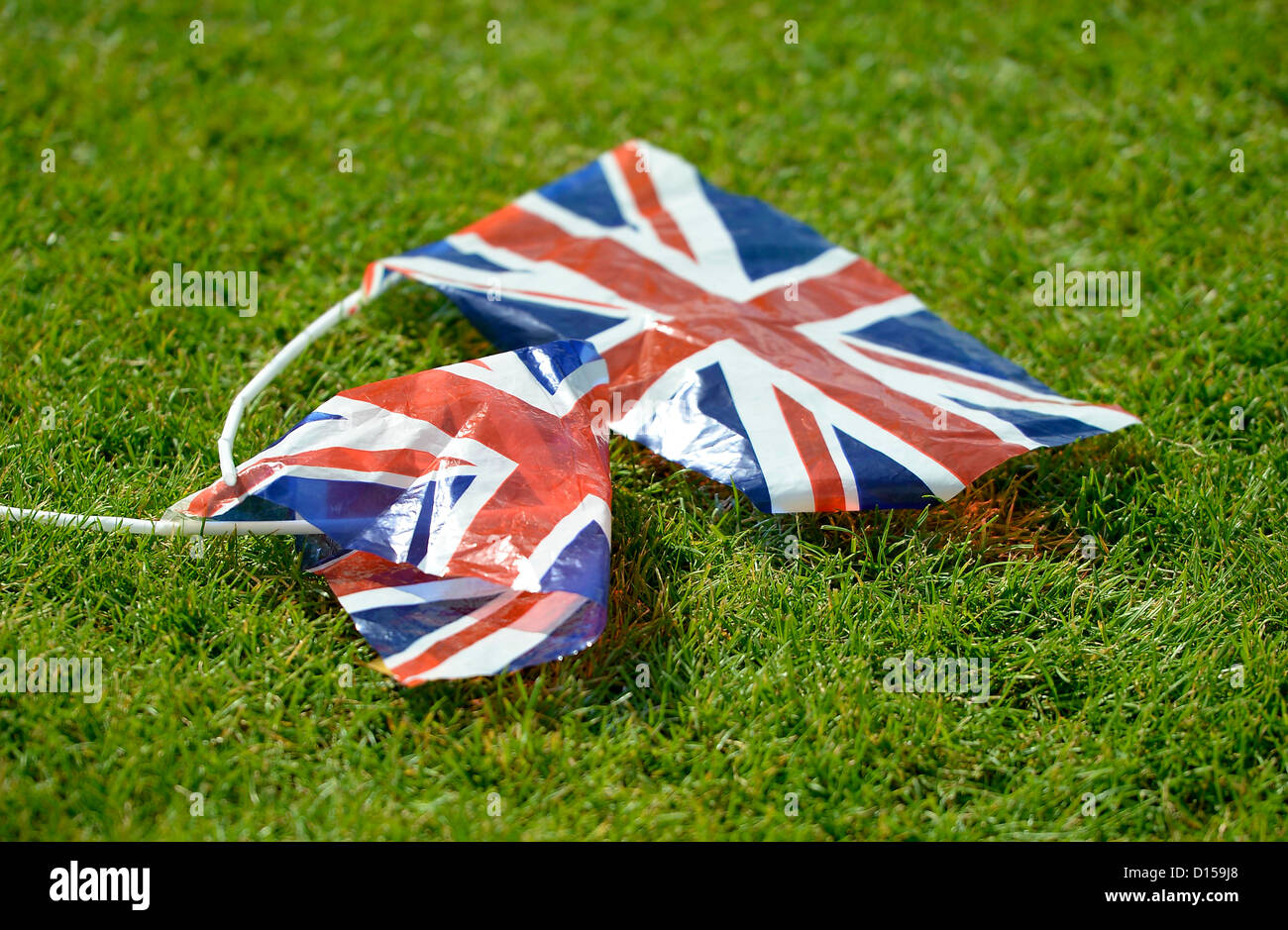 Due scartato Unione bandiere. Olympic Park Foto Stock