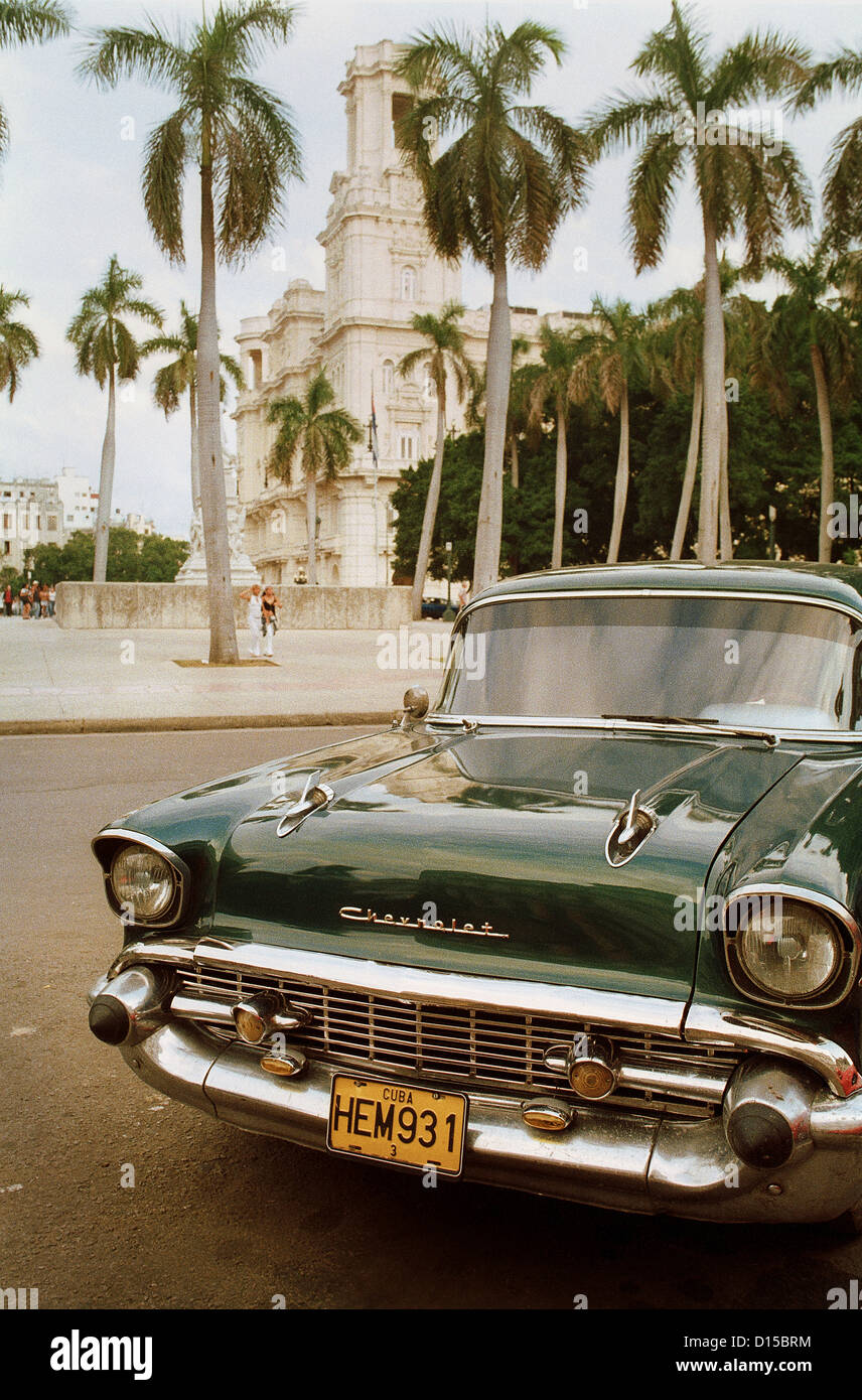L'Avana, Cuba, verde scuro Chevrolet Bel Air, costruito nel 1957 Foto Stock