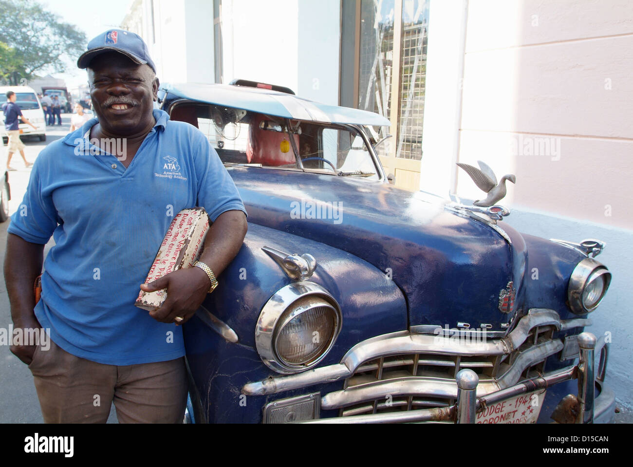 Santiago de Cuba, Cuba, blu Dodge Coronet, costruito nel 1949, serve come un taxi privato Foto Stock
