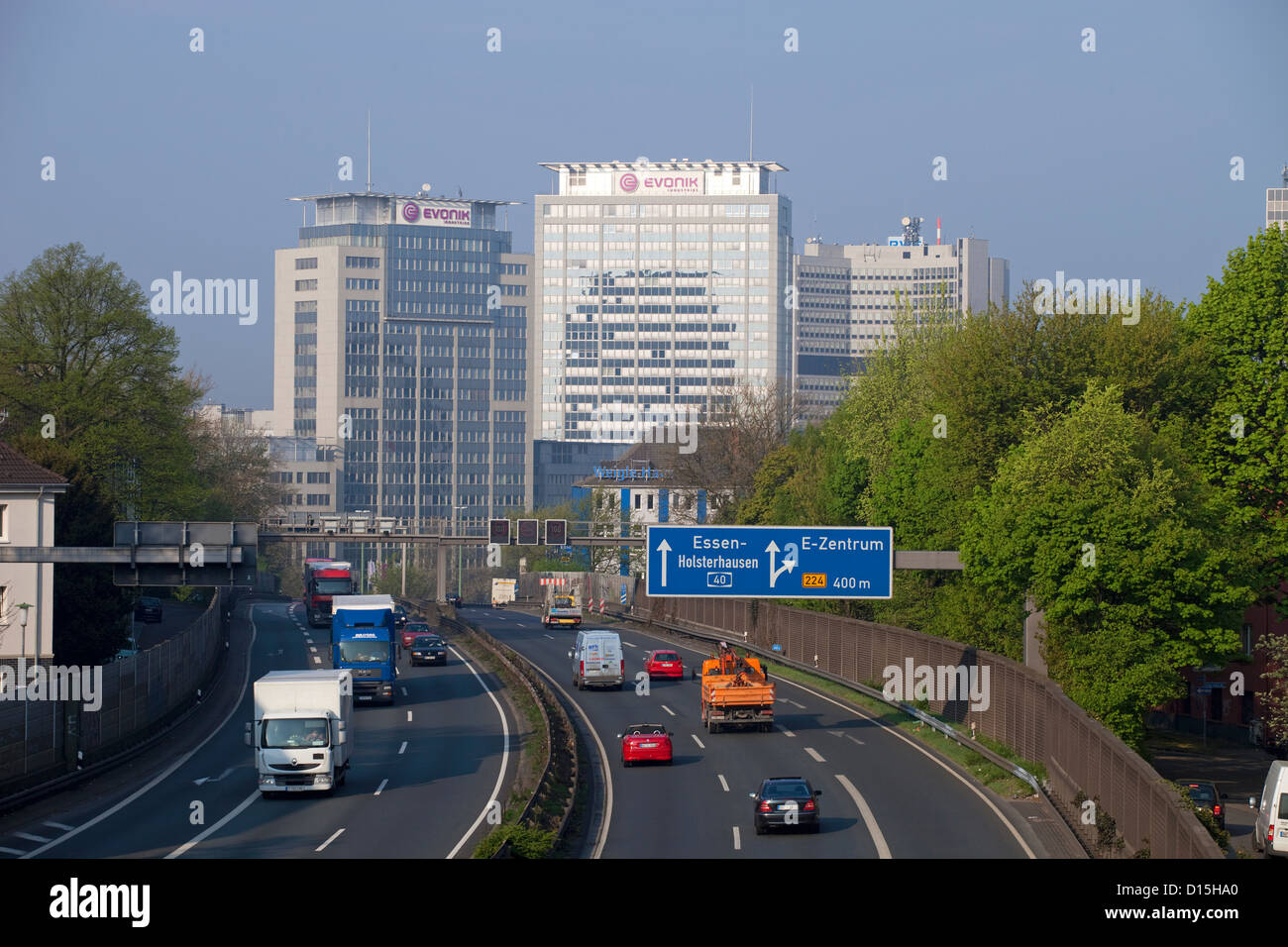 Essen, Germania, A40 ed edifici di azienda Evonik AG Foto Stock