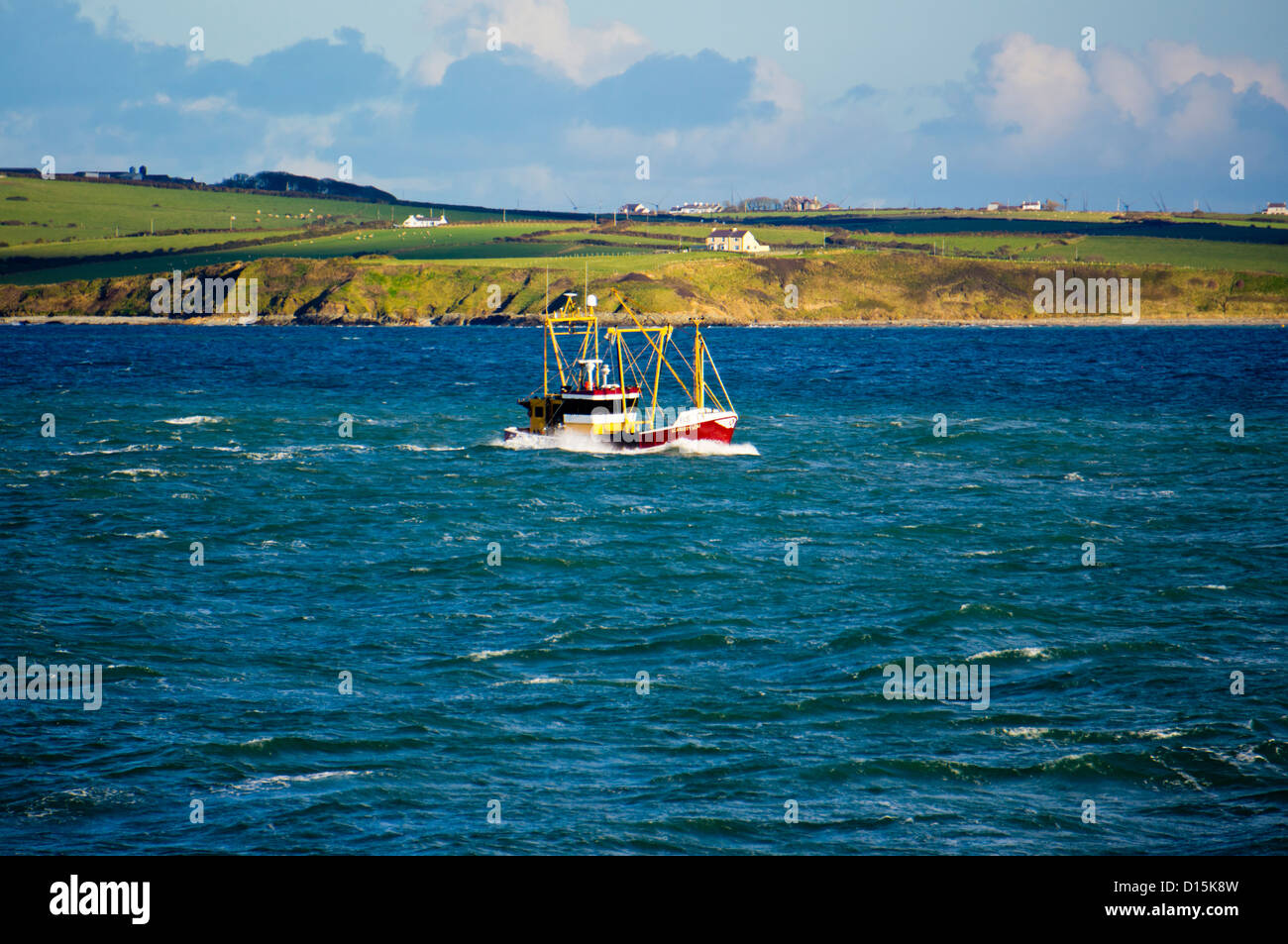 Barca da pesca a strascico al porto di Holyhead Anglesey North Wales UK. BS1 Scarlett lou Foto Stock