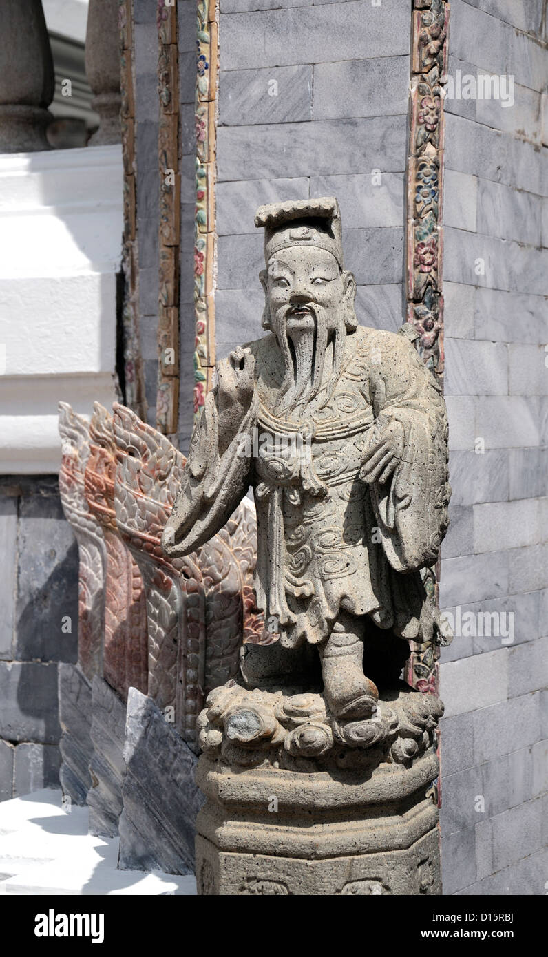 Il Grand Palace a Bangkok in Thailandia il Wat Phra Kaew Tempio del Buddha di Smeraldo stile cinese influenza influenzato statua Foto Stock