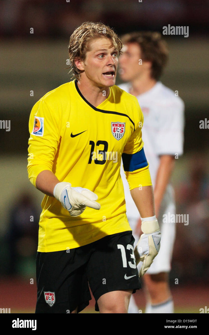 Stati Uniti il portiere Brian Perk in azione durante il 2009 FIFA U-20 World Cup Group C match contro il Camerun. Foto Stock