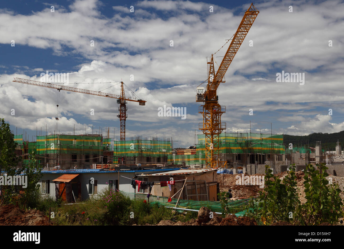 Il cinese sito in costruzione vicino alla città di Lijiang nella provincia dello Yunnan nel sud della Cina centrale. Questa è una famosa destinazione turistica per il cinese. Foto Stock