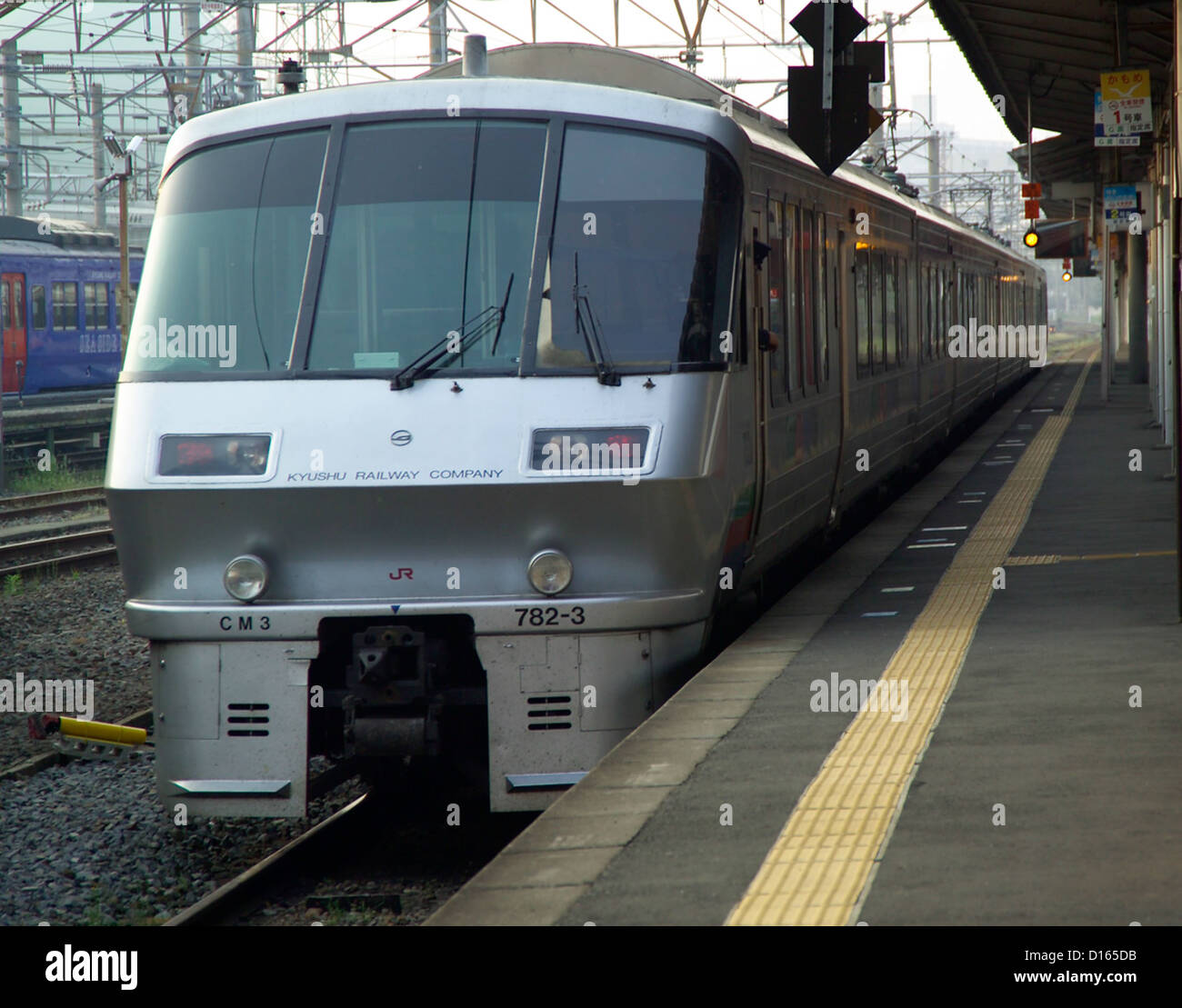 JR Kyushu 783 serie UEM su un servizio Kamome alla stazione di Nagasaki Foto Stock