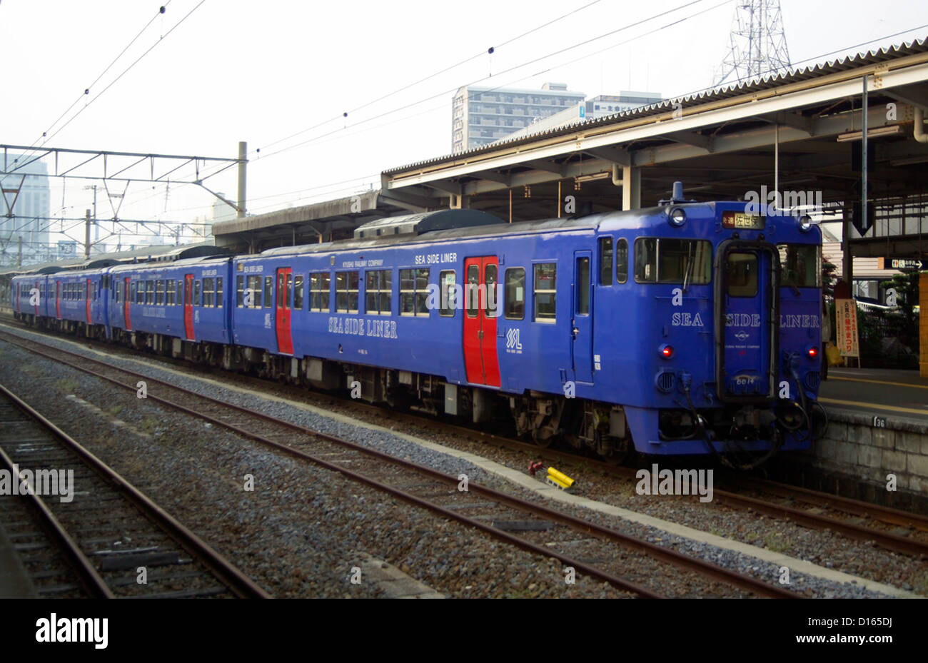 JR Kyushu Seaside rivestimento alla stazione di Nagasaki, di Nagasaki, Giappone Foto Stock