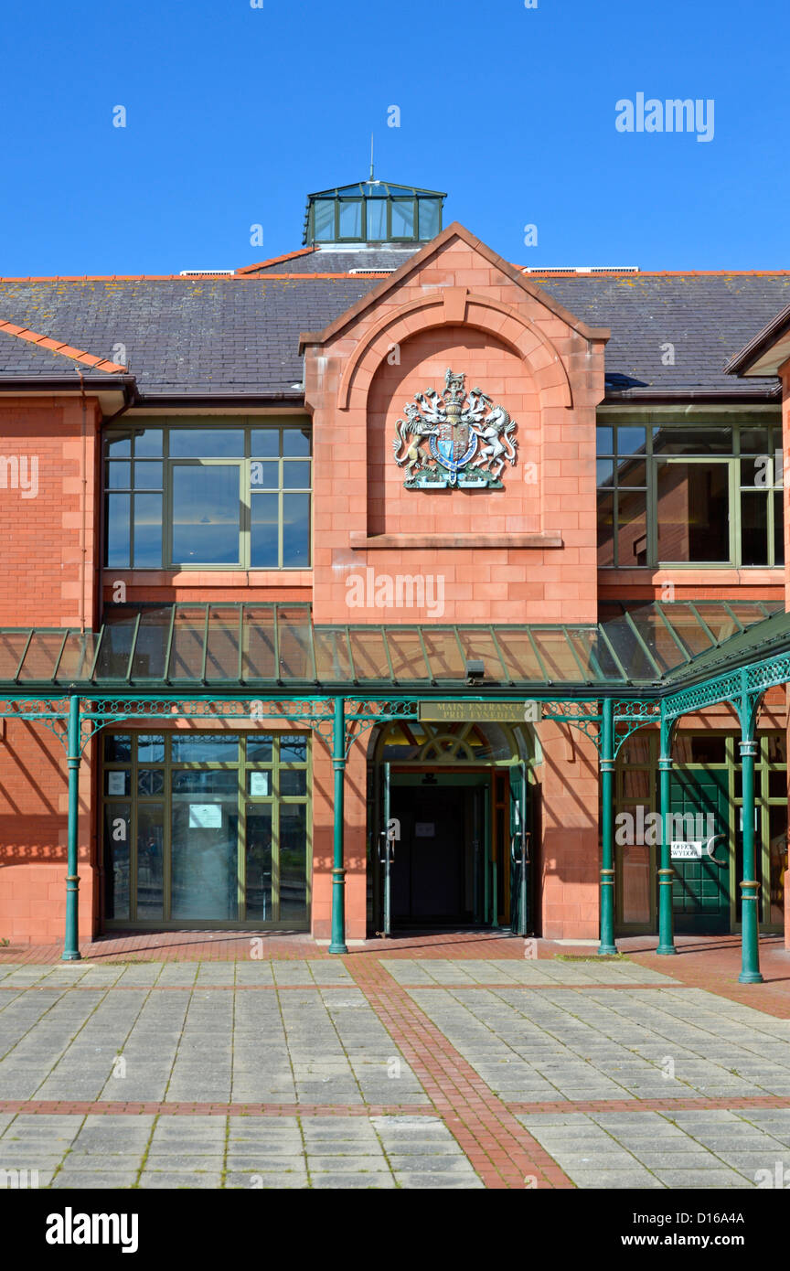 Llandudno Magistrates Court courthouse edificio che opera anche la famiglia e la gioventù Servizi del tribunale Foto Stock