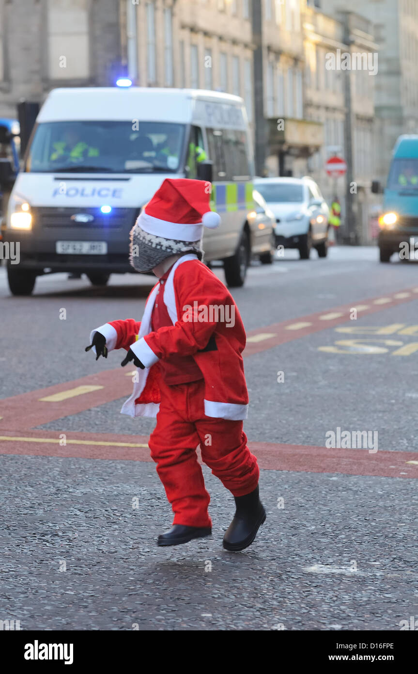 Domenica 9 dicembre 2012, il centro della città di Glasgow, Scozia, Glasgow 5k Santa Dash.La Santa Dash è eseguito annualmente da circa 2000 partecipanti di tutte le età in aiuto delle associazioni di beneficenza e le buone cause. Alamy Live News Foto Stock