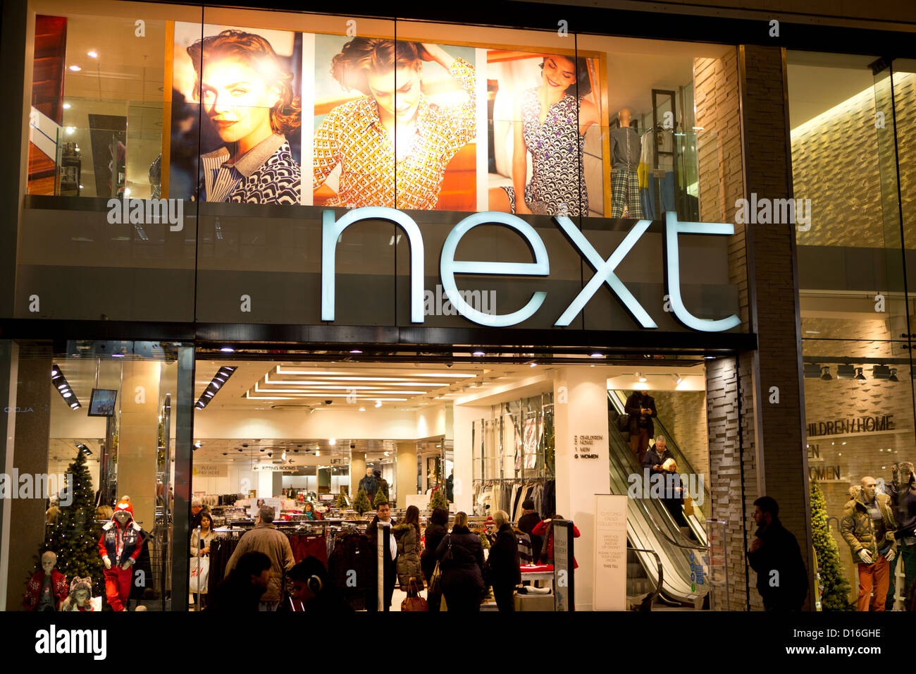 Accanto, flagship store a Londra, in Oxford Street. Foto Stock