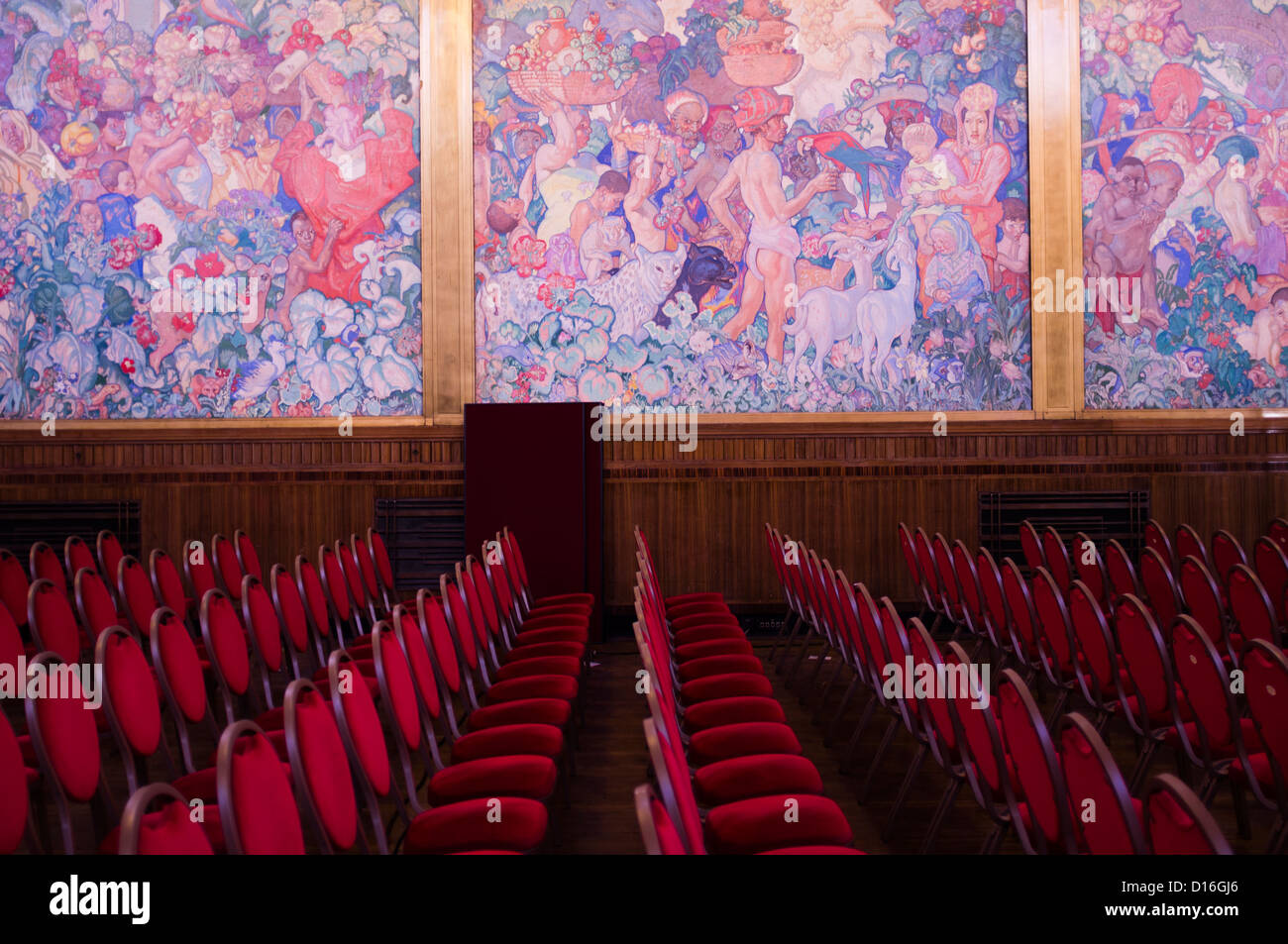 Gli ornati dipinti murali interni dell'l'Brangwyn Hall a Swansea Wales UK Foto Stock