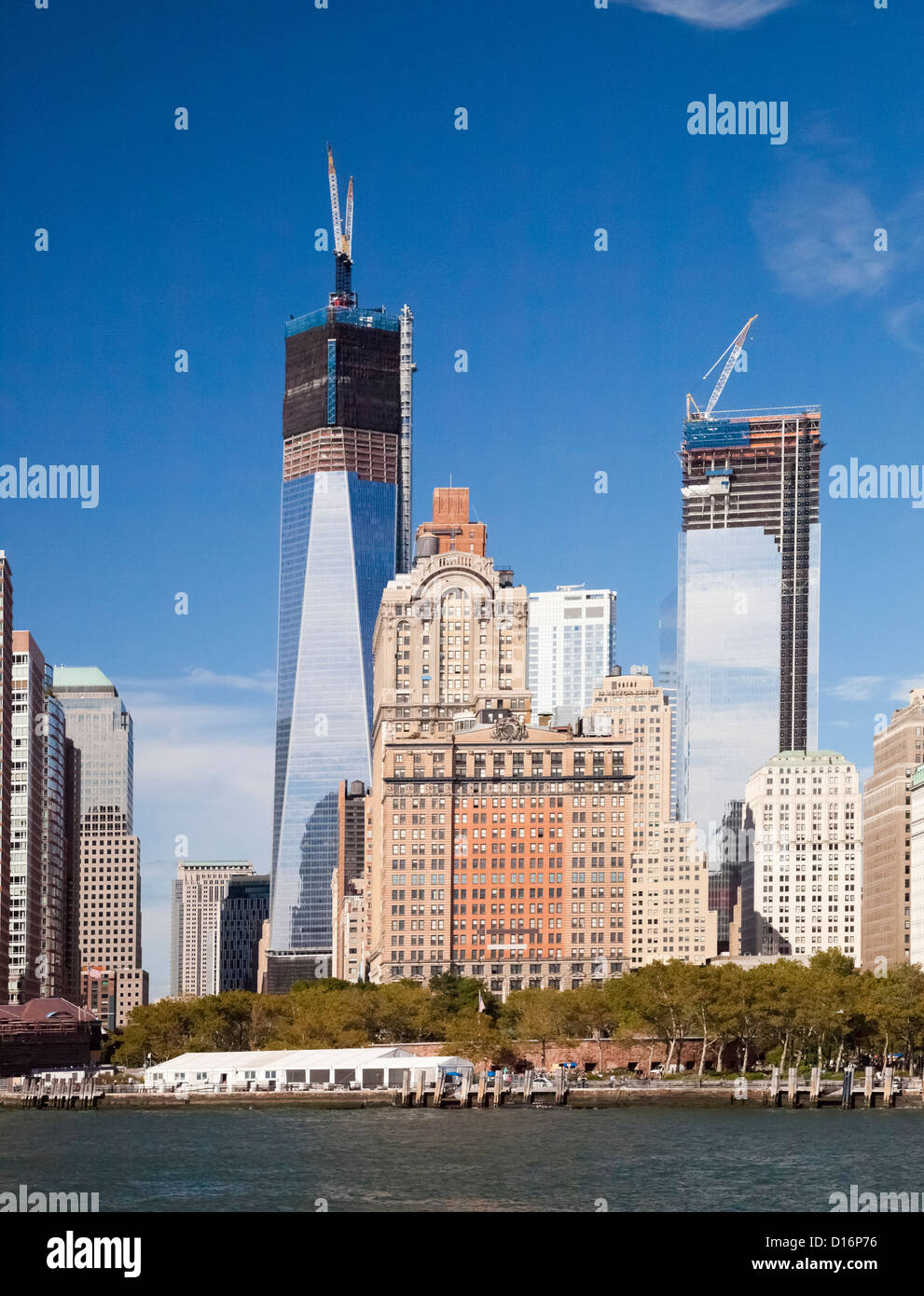 Sullo skyline di New York a pomeriggio w la torre 4 e la Freedom Tower in costruzione Foto Stock