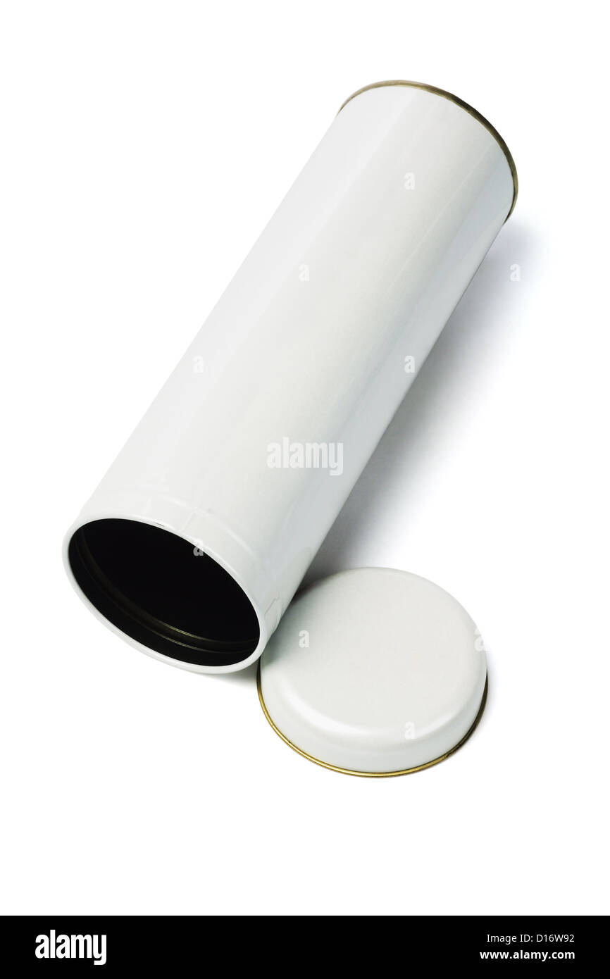 Una forma cilindrica del contenitore metallico giacente su sfondo bianco Foto Stock