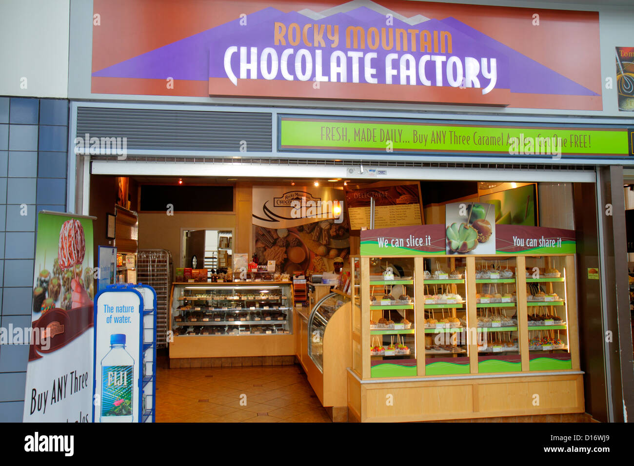 Illinois, il Cook County, o'Hare International Airport, ORD, gate, Rocky Mountain Chocolate Factory, shopping shopper shopping negozi mercati di mercato mar Foto Stock