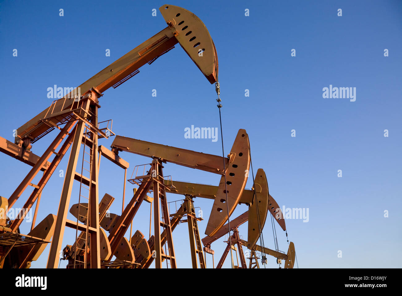 Il pompaggio di olio macchine Foto Stock