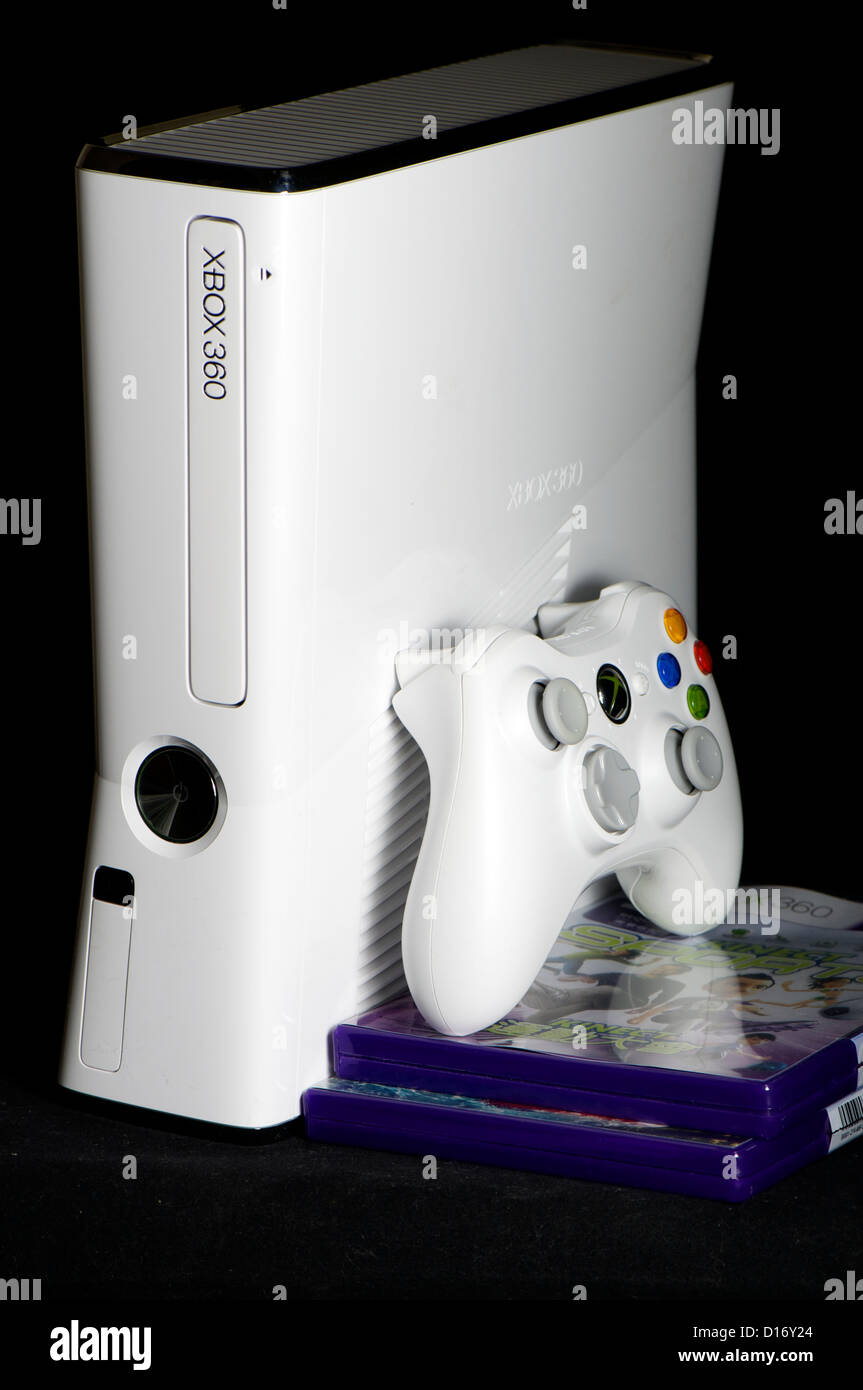 Nuova serie di Xbox 360 set di bianco da Microsoft Foto stock - Alamy