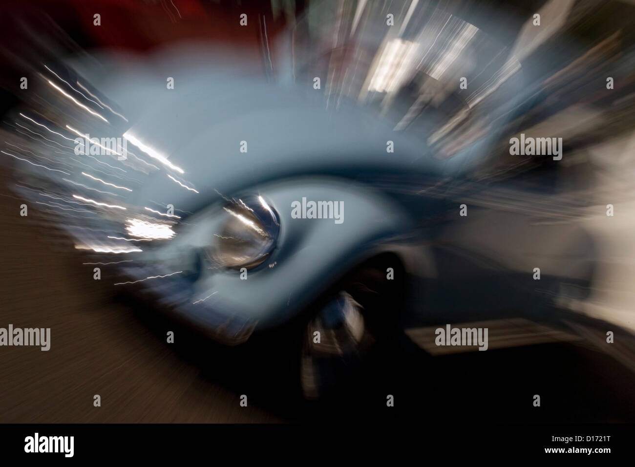 Una inquadratura sfocata dell'iconico VW Beatle auto. Foto Stock