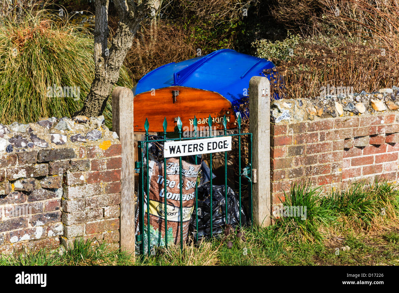 Cancello su Solent modo sentiero a Peschici, Hampshire, Regno Unito Foto Stock