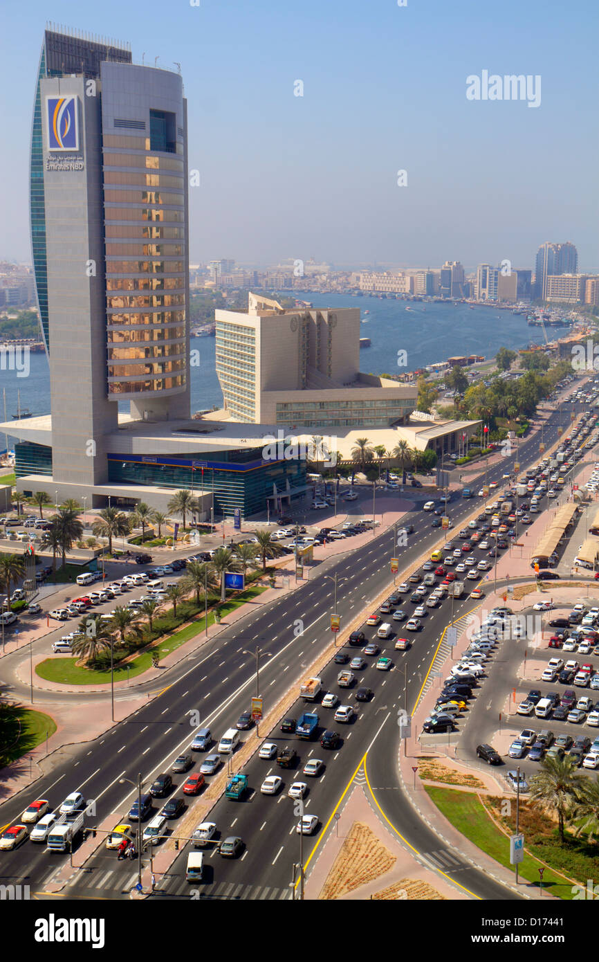 Dubai UAE,Emirati Arabi Uniti,Deira,al Rigga,Baniyas Road,traffico,Dubai Creek,Emirates NBD,National Bank of Dubai building,English,Arabic,language,bi Foto Stock