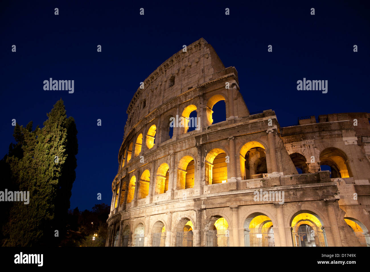 , Amphitheatrum Flavium, Colosseo, Colosseo, Roma, Italia, monumento, arte, notte romana, vecchio, Cesar, spettacolo, architettura, rovina Foto Stock