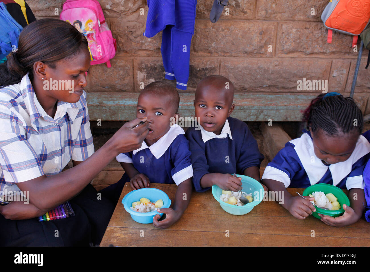 Pasto in un asilo nido finanziato da un 25.000 KS prestito da opportunità la microfinanza Foto Stock