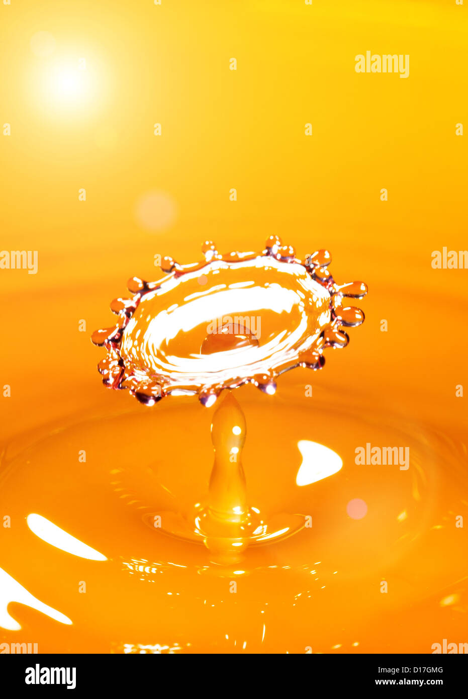 Goccia di succo di arancia close up Foto Stock