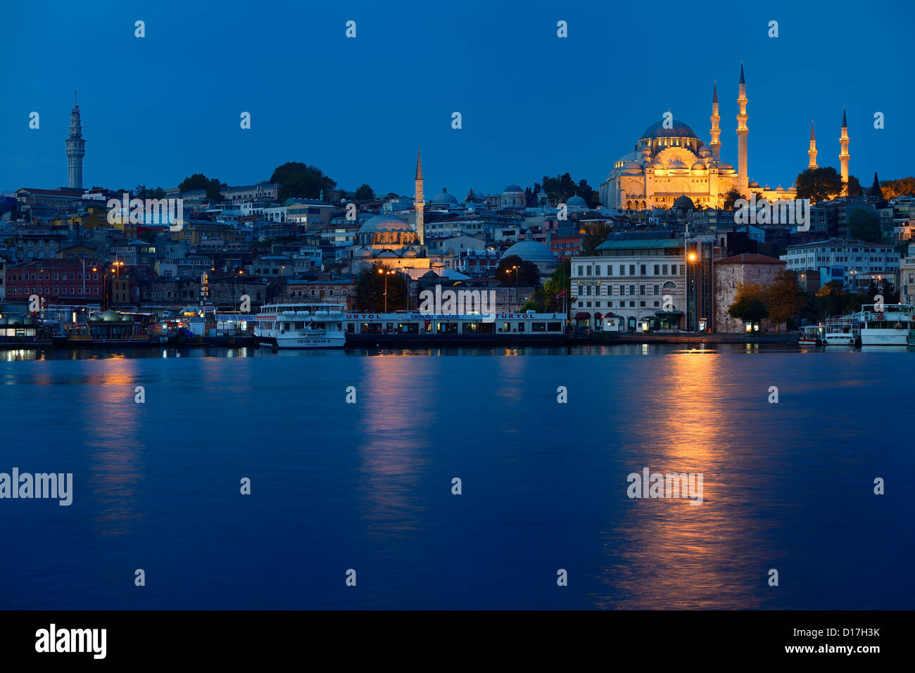 Torre Beyazit rustem pascià e moschee suleymaniye all alba del Golden Horn Istanbul TURCHIA Foto Stock