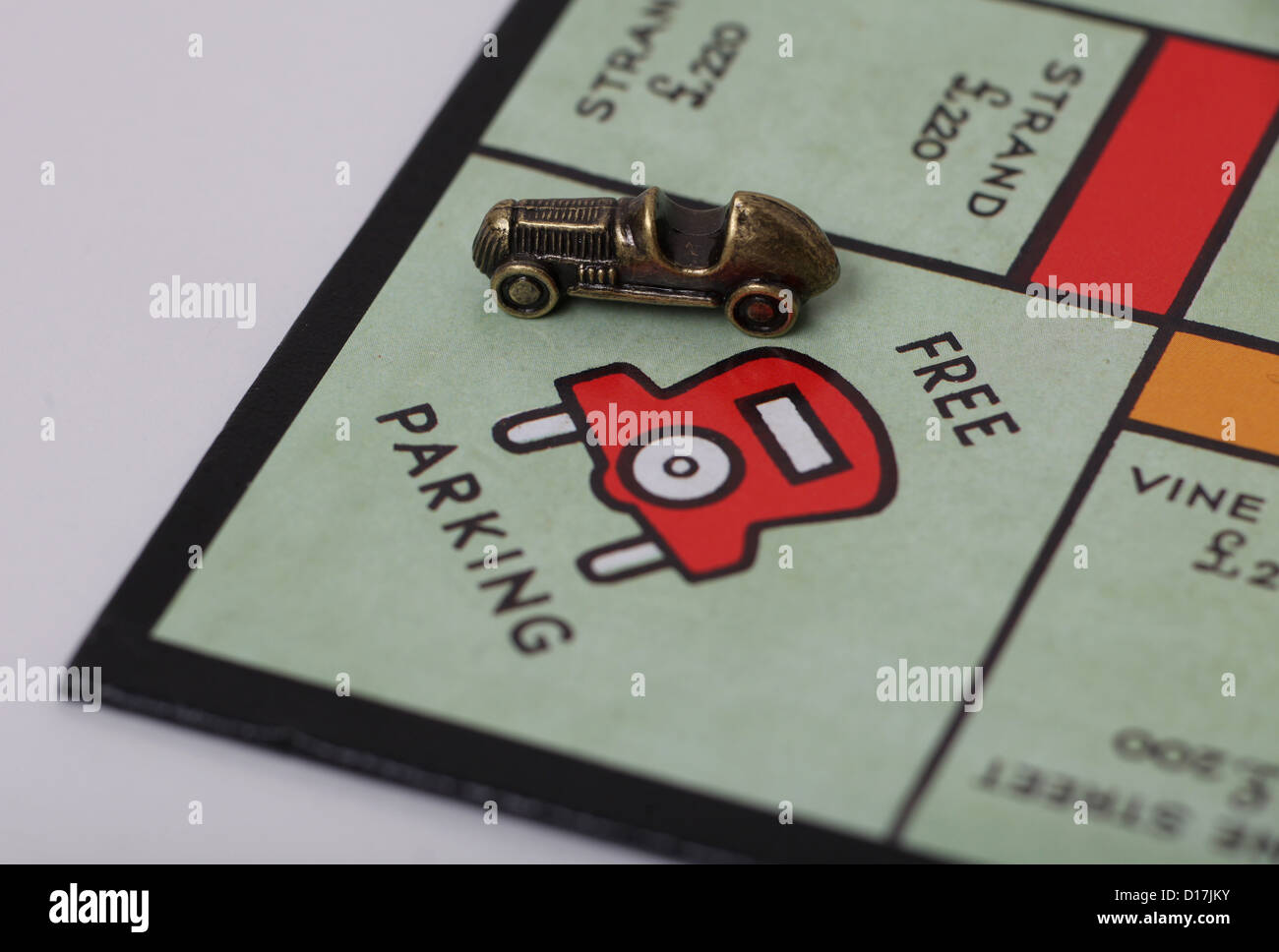 Monopolio parcheggio gratuito square e auto pezzo dei giocatori. Foto Stock